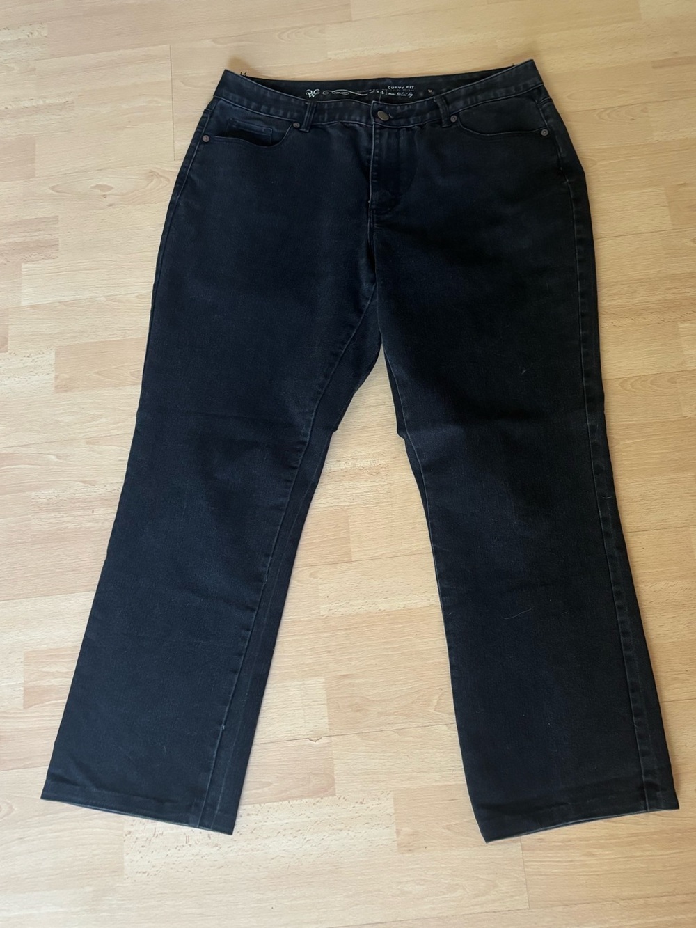 Classic Black Women's Cropped Straight-Leg Jeans